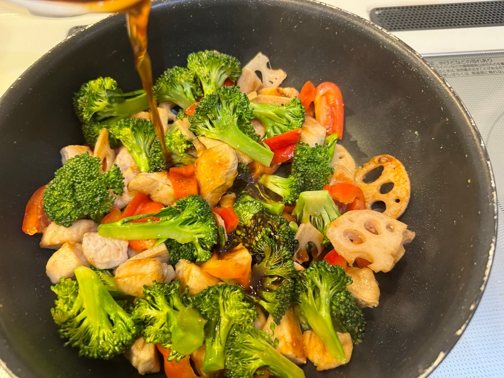 玄米をもっと美味しく食べられるおかずレシピ！『鶏肉と卵とブロッコリーのオイスターソース炒め』