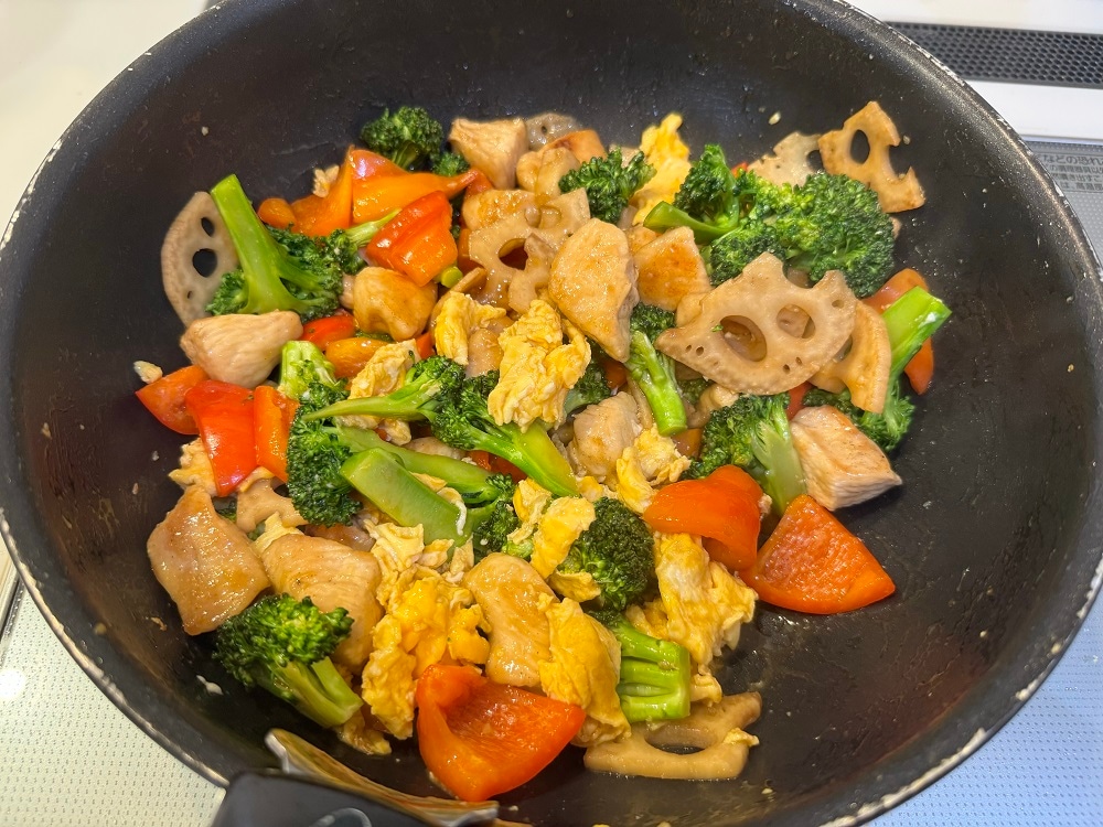 玄米をもっと美味しく食べられるおかずレシピ！『鶏肉と卵とブロッコリーのオイスターソース炒め』