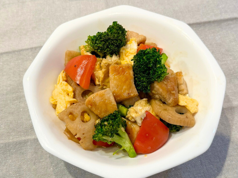 玄米をもっと美味しく食べられるおかずレシピ！『鶏肉と卵とブロッコリーのオイスターソース炒め』