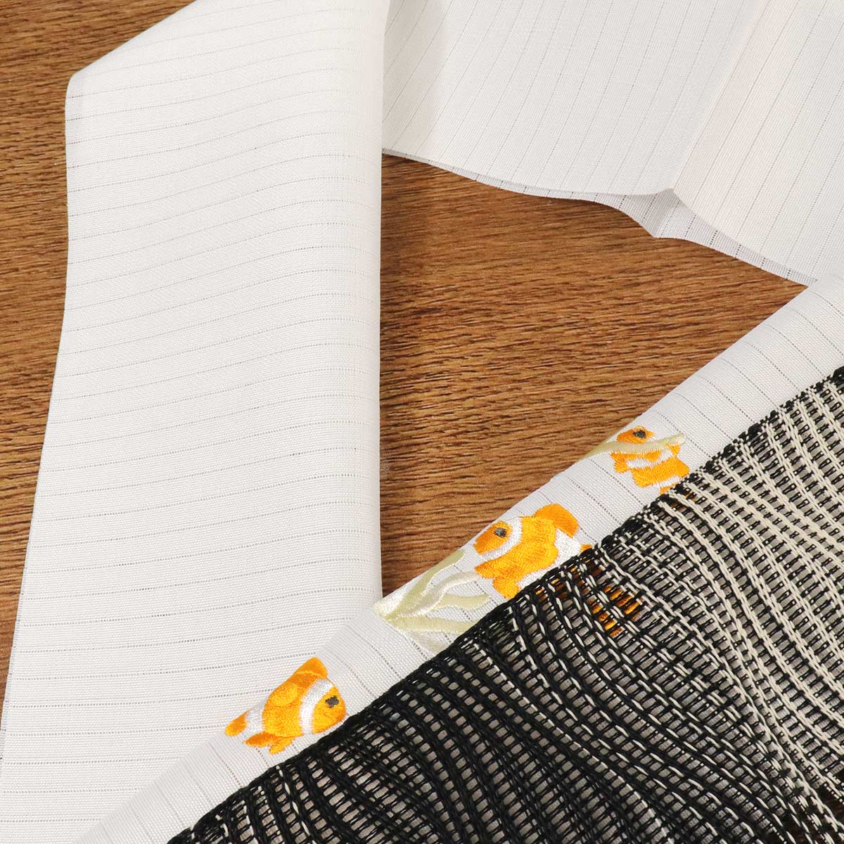 衿秀 公式 半衿 はんえり 夏 絽 刺繍 カクレクマノミ イソギンチャク