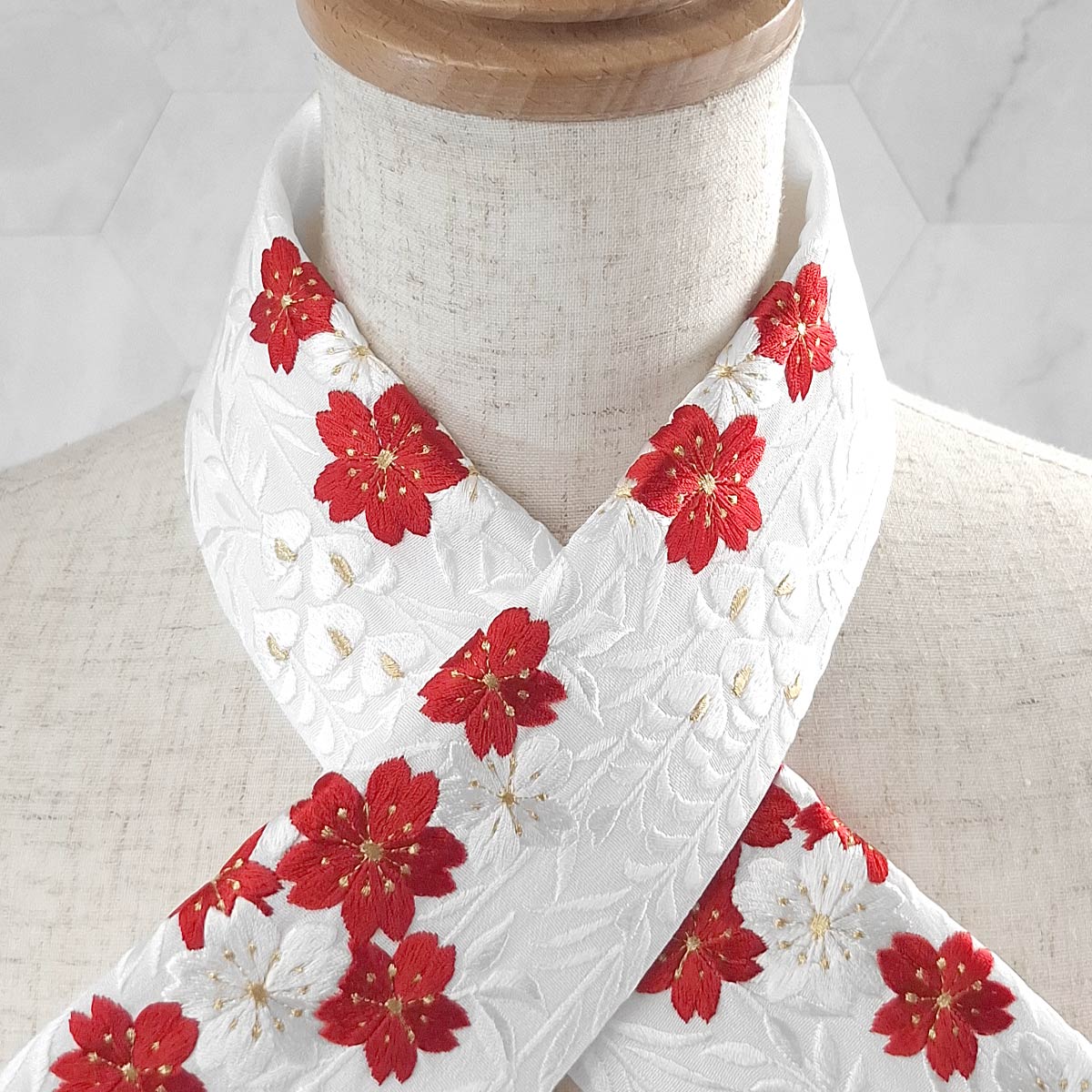 衿秀 公式 き楽っく 替え衿 日本製 刺繍 振袖 桜 枝垂れ藤 赤 ふりそで