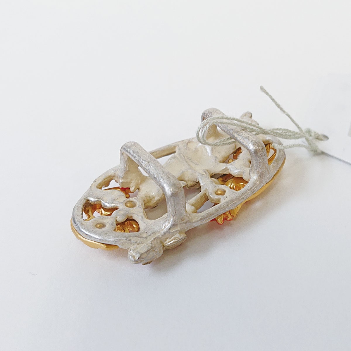 衿秀 公式 帯留め 帯留 おびどめ 秋の鯉 suu ブラフシューペリア 和装