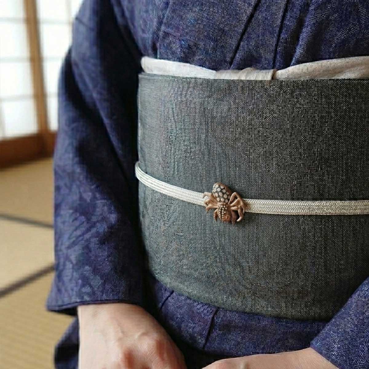 衿秀 公式 帯留め 帯留 おびどめ 大蜘蛛 クモ suu ブラフシューペリア