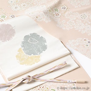 Instagram「旬のお勧めコーディネート（ドレスアップ小紋でディナーに）」