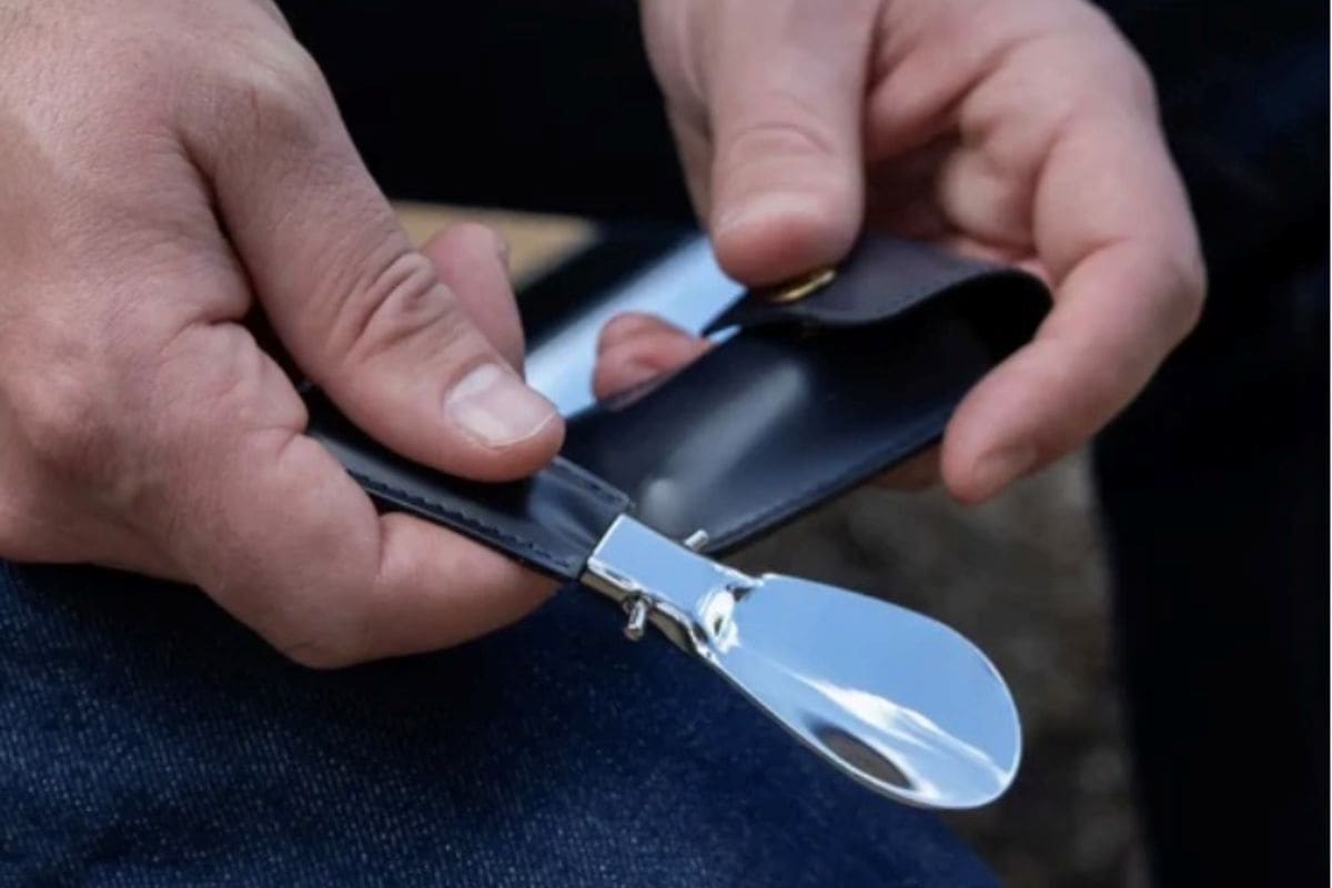 SHOE HORN IN POUCH