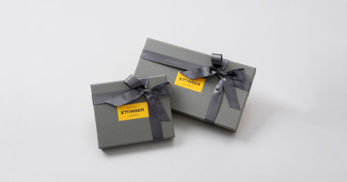 GIFT WRAPPING