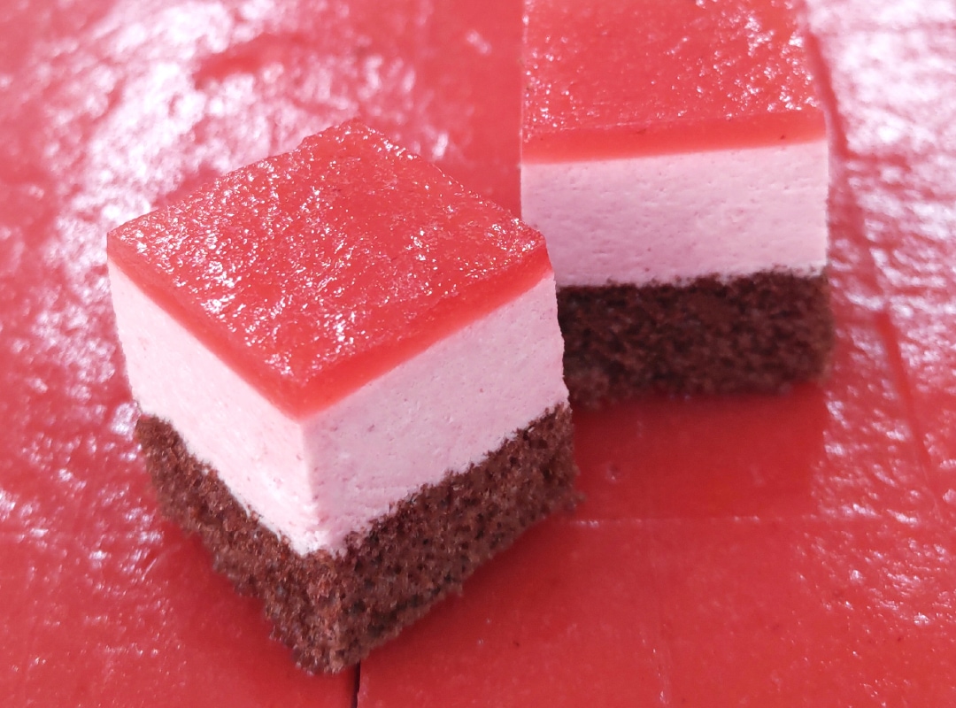 シート70　苺のムースケーキ
