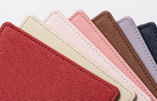 corale専用、特製のプリズムレザー