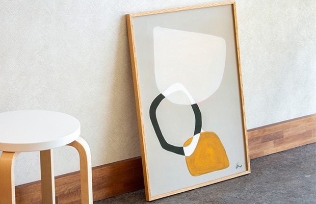 ポスターの魅力を引き立てる、上質なフレーム