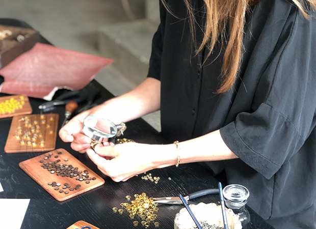 ピアス レディース Pronomen ダーク ブラック 小ぶり 三角形 木製 GRUNDLED グルンドレッド デンマーク 北欧 Pierce