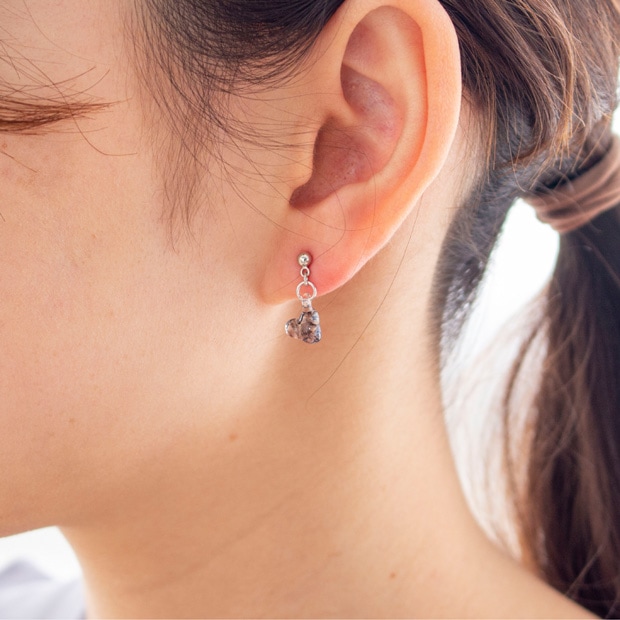 ハリオ ピアス ウィンクハート ブラック ハート型 ガラス製 HARIO Lampwork Factory 手作り 日本製 小ぶり