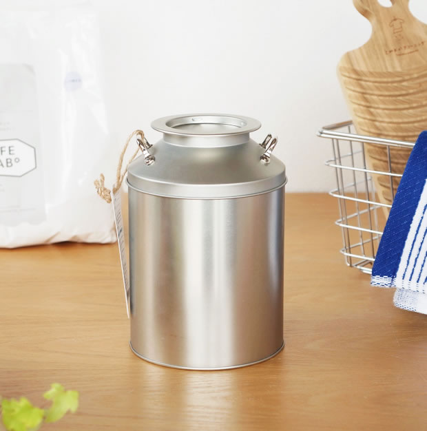 とみおかクリーニング ミルク缶 オリジナル洗濯洗剤フラワー 800g ステンレス 計量スプーン付き 日本製 洗濯 洗剤 粉洗剤 ギフト プレゼント 日用品 ランドリー 天然 香料