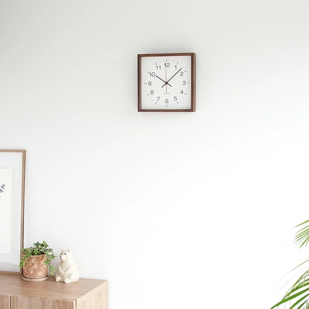 加藤木工 カトモク KATOMOKU Square clock 2 ブラウン ウォールナット 電波時計 壁掛け スクエア 四角 スイープムーブメント