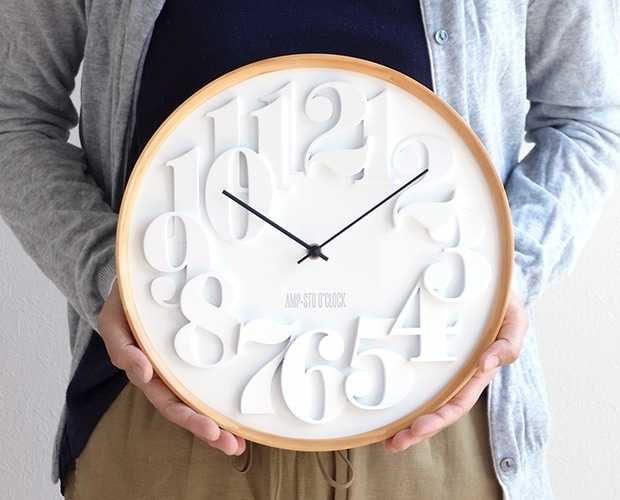 掛け時計 おしゃれ 木製 レジン ホワイト シンプル 立体 壁掛け時計 ステップ式 秒針なし ガラスなし AMPERSAND AMP-C038