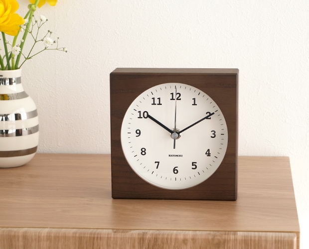 加藤木工 カトモク KATOMOKU Dual use clock 4 ブラウン 掛け＆置き時計 電波時計 置き時計 壁掛け スクエア 四角 スイープムーブメント