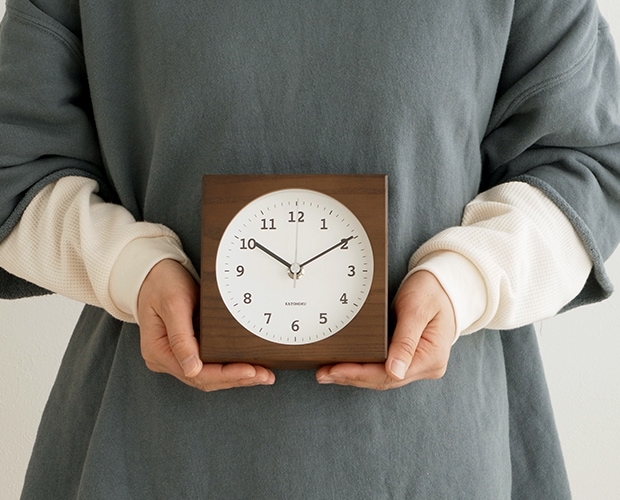 加藤木工 カトモク KATOMOKU Dual use clock 4 ブラウン 掛け＆置き時計 電波時計 置き時計 壁掛け スクエア 四角 スイープムーブメント
