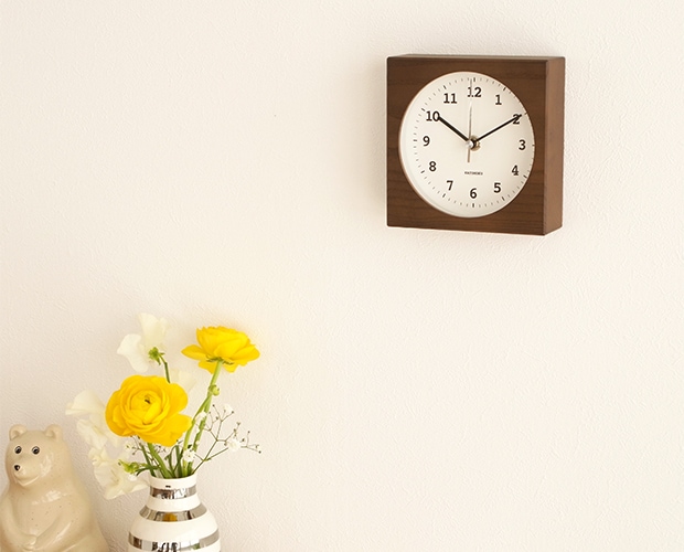 加藤木工 カトモク KATOMOKU Dual use clock 4 ブラウン 掛け＆置き時計 電波時計 置き時計 壁掛け スクエア 四角 スイープムーブメント