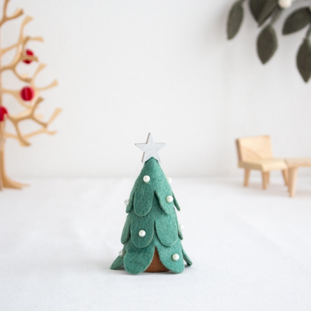 ノルディカニッセ 2023 新作 スノー フェルトツリー 小 緑 クリスマスツリー NORDIKA nisse クリスマス 雑貨 木製 人形 北欧 NRD120772