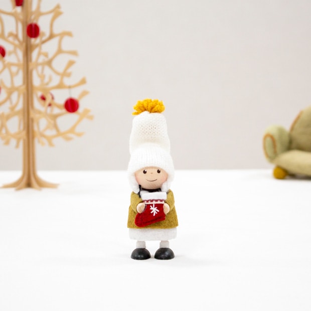 ノルディカニッセ 2024 新作 靴下を持った女の子 Jule Hygge NORDIKA nisse クリスマス 雑貨 木製 人形 北欧 NRD120804