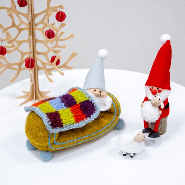 Gry&Sif ミニチュア ブランケット付ベッド 家具 フェルト 北欧 ハンドメイド オーナメント 飾り フェアトレード グライアンドシフ
