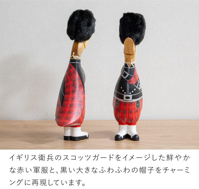 dcuk ダックリング スコッツガード 木彫り アヒル 置物 天然木 木目 オブジェ イギリス 木製 手作り インテリア プレゼント ギフト Scots Guard Ducklings