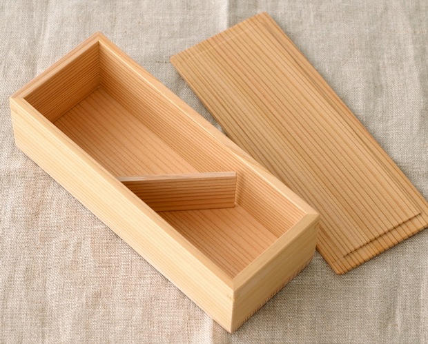 お弁当箱 木製 ちぎり弁当箱 一段 450ml 板蓋 りょうび庵 日本製 秋田杉 角型 秋田大館 ウレタン塗装 スリム 軽量
