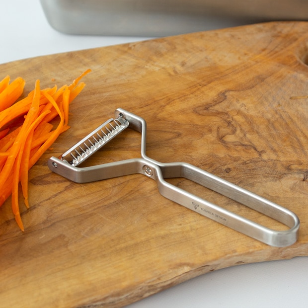ヨシタ手工業デザイン室 千切りピーラー ステンレスラウンドバー