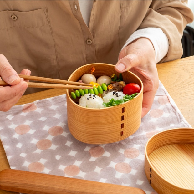 めんぱ さんかく 曲げわっぱ弁当箱 三角 1段 500ml かぶせ蓋 ウレタン塗装 ナチュラル 弁当箱 木製 薗部産業 SONOBE クラフト木の実