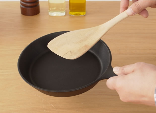岩鋳(イワチュウ) ファミリーパン 17cm 南部鉄器 スキレット IH対応 日本製