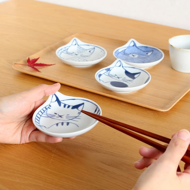 波佐見焼 coneco皿 小皿 豆皿 4枚 セット こねこざら 箱入り 猫皿 ねこ皿 取り皿 平皿 磁器 和食器 石丸陶芸 日本製