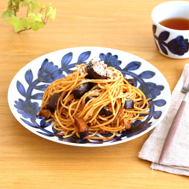 波佐見焼 西山窯 daisy デイジー プレート 22cm NISHIYAMA 和食器 磁器 平皿 取皿 パスタ皿 パン皿 ブルー グレー 日本製