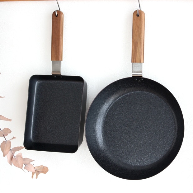 ambai 玉子焼 角 鉄製 卵2～3個用 IH対応 玉子焼き器 卵焼き器 焦げ付きにくい ファイバーライン加工 アンバイ 小泉誠 日本製
