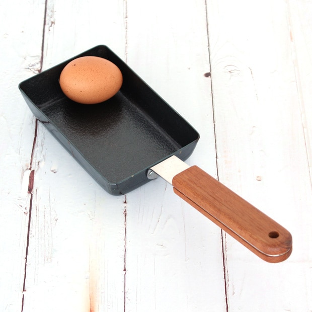 ambai 玉子焼 角小 鉄製 卵1個用 IH対応 玉子焼き器 卵焼き器 焦げ付きにくい ファイバーライン加工 アンバイ 小泉誠 日本製