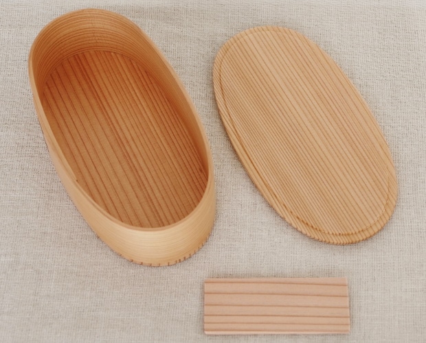 お弁当箱 曲げわっぱ いろは弁当箱 ろ 560ml 板蓋 りょうび庵 日本製 秋田杉 小判 大館曲げわっぱ ウレタン塗装 軽量 スリム
