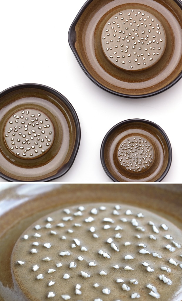 もとしげ おろし器 小 10cm 陶器 セラミック おろし しょうが わさび 小さい 滑り止め付き 日本製 石見焼 元重製陶所