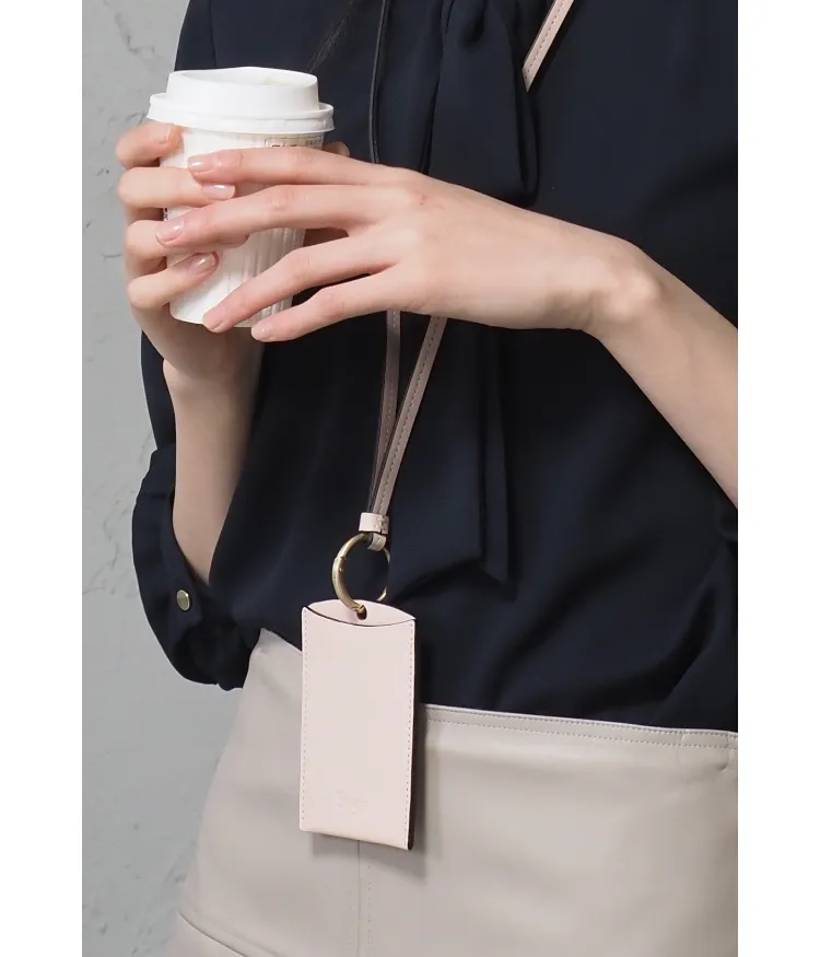 IDケースという名の「アクセサリー」。