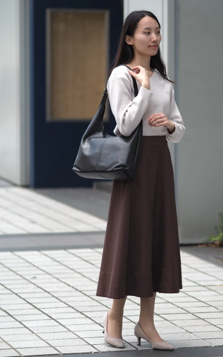 レザーワンショルダーバッグのブラックのコーディネート例