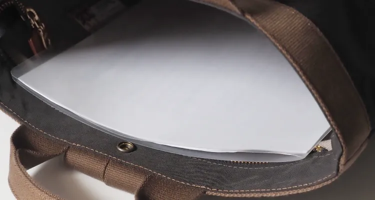 カラー：カーキ