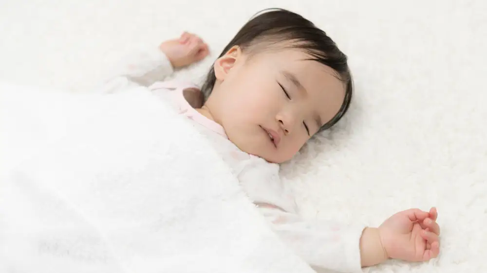 タオルケットと赤ちゃんの画像