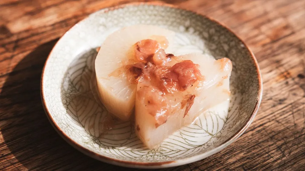 梅干しと大根の煮物の画像