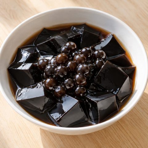 角切りにした黒い仙草ゼリー