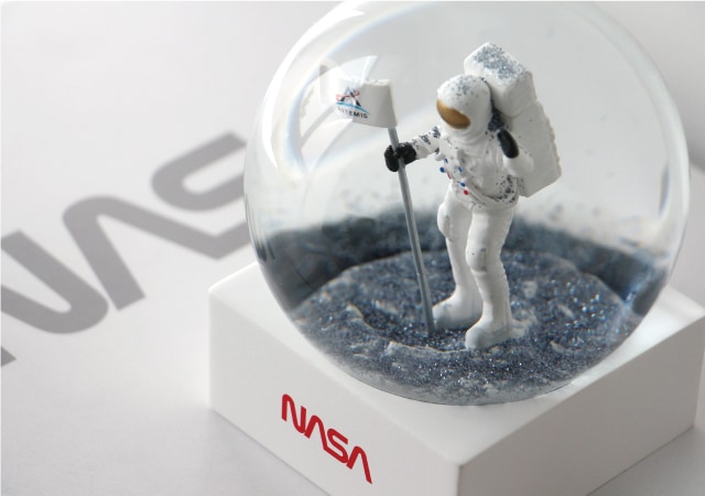 NASA snow globe スノーグローブ