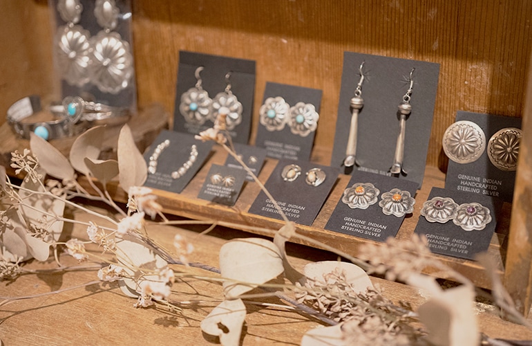 インディアンジュエリーセレクトショップ front-mine |