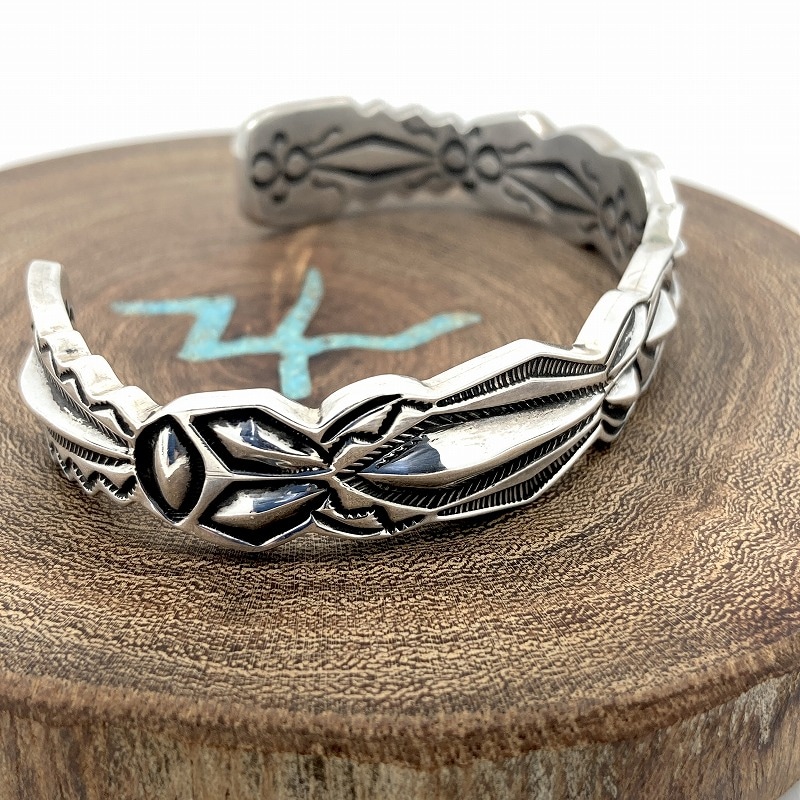 ナバホ　スタンプワークバングル　トライアングルバングル　作者：ジェネバラモーン ナバホ スタンプワーク トライアングル バングル sterling silver