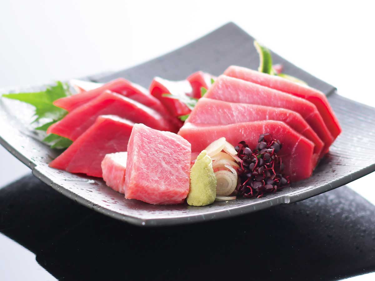 解凍後のまぐろ刺身の盛り付けイメージ
