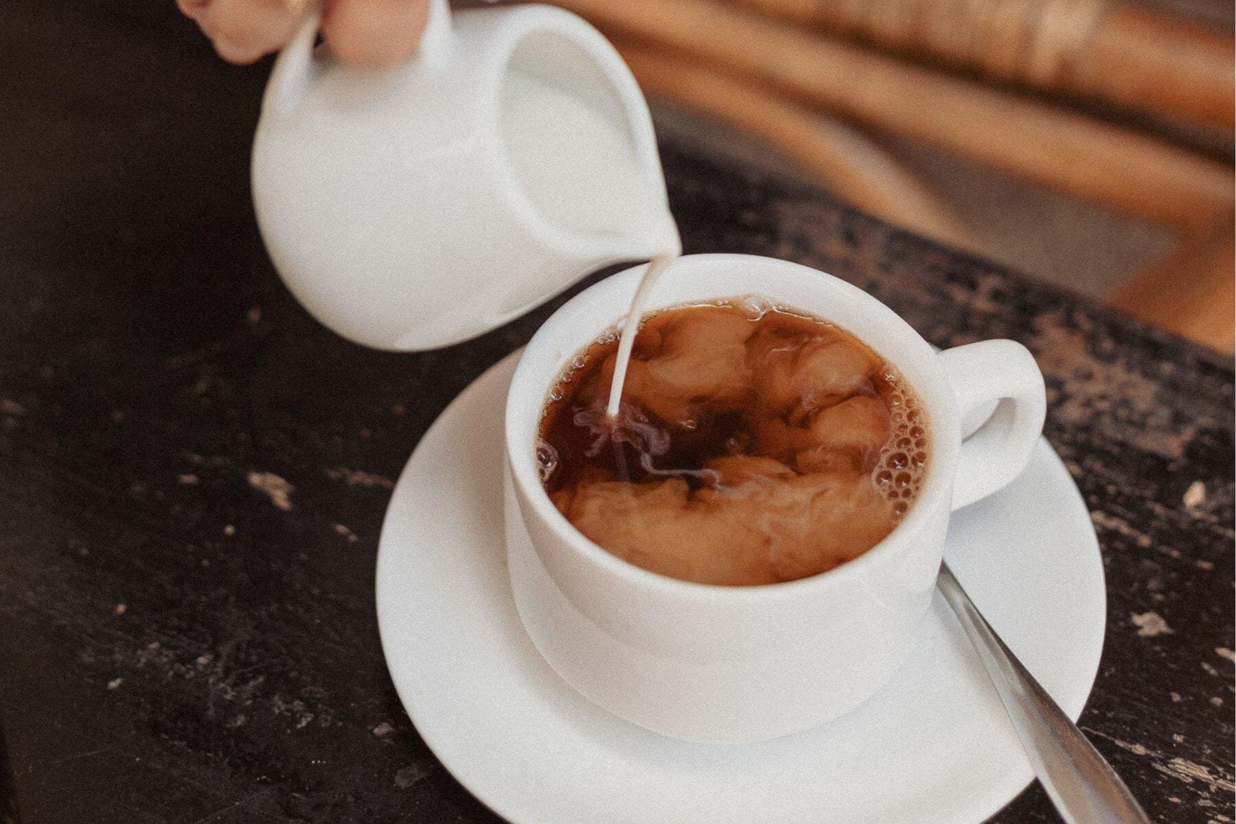 ミルク入りコーヒー