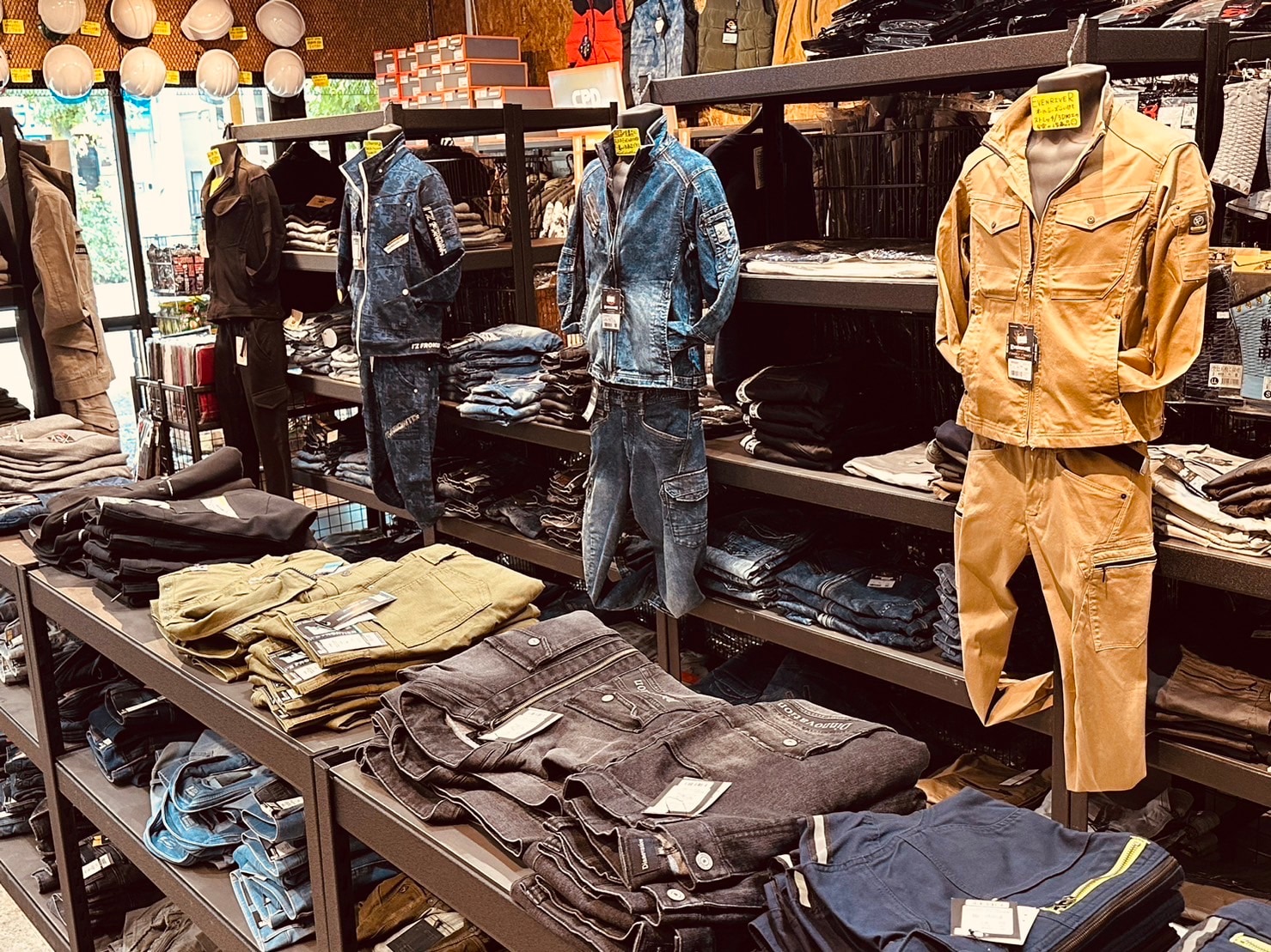 作業服の駒 店内風景2