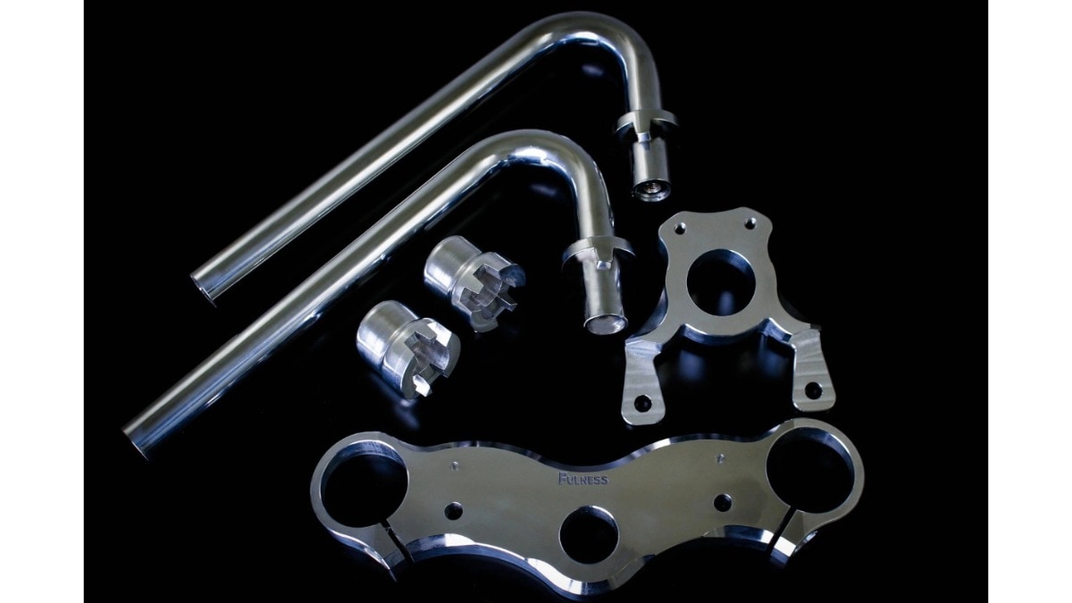 翼を想起させるトップブリッジ造形