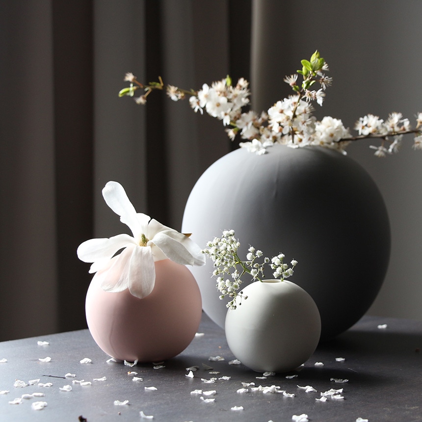 COOEE クーイー Ball Vase 直径8cm 北欧 花瓶 丸い 陶器 おしゃれ フラワーベース 丸型 球体 一輪挿し ボール型 丸 小さい  小型 かわいい インテリア 玄関 北欧雑貨 【送料無料】 | インテリア雑貨,花瓶 | Nester