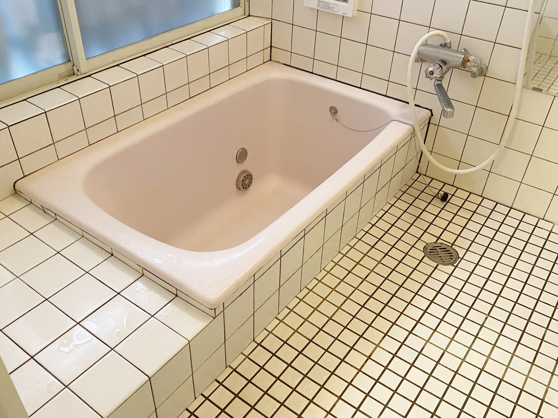 古くなった浴室やキッチンのイメージ